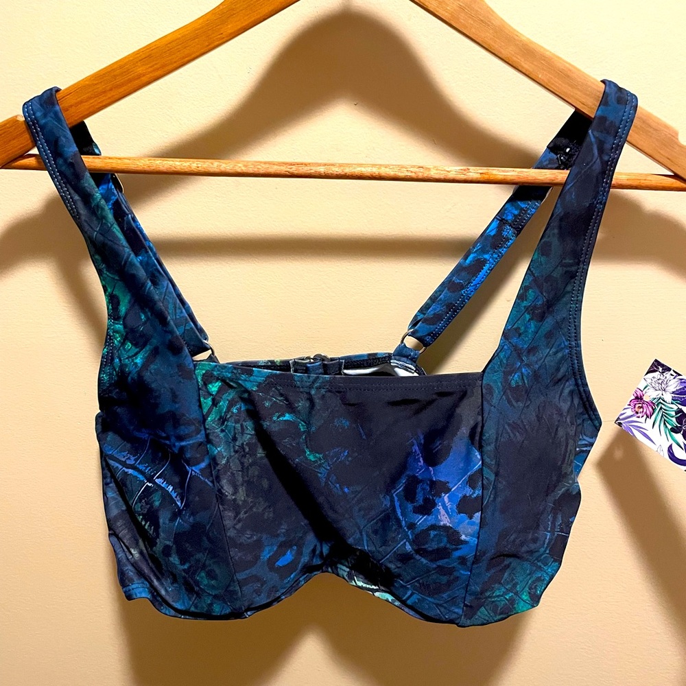 Underwire bikini top. Get beach ready 😎